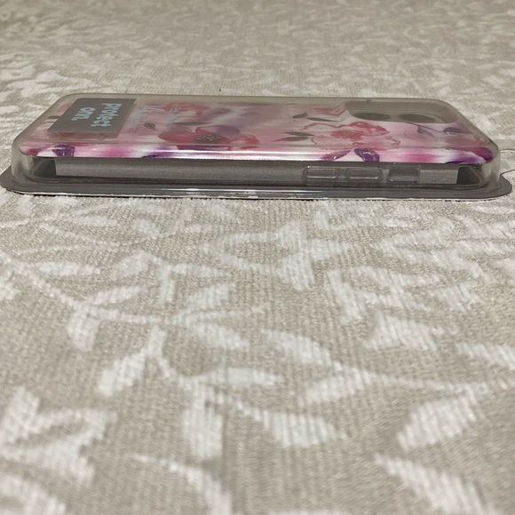 Onn cell phone case for iPhone 14 Pro Max - Picture 7 of 9